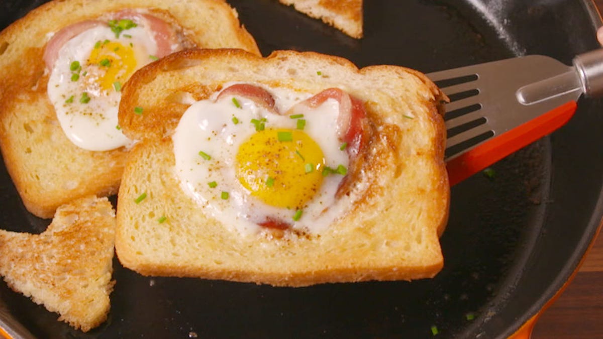 preview for Bacon Egg-In-A-Heart is so Much Better Than Your Basic Egg-In-A-Hole!