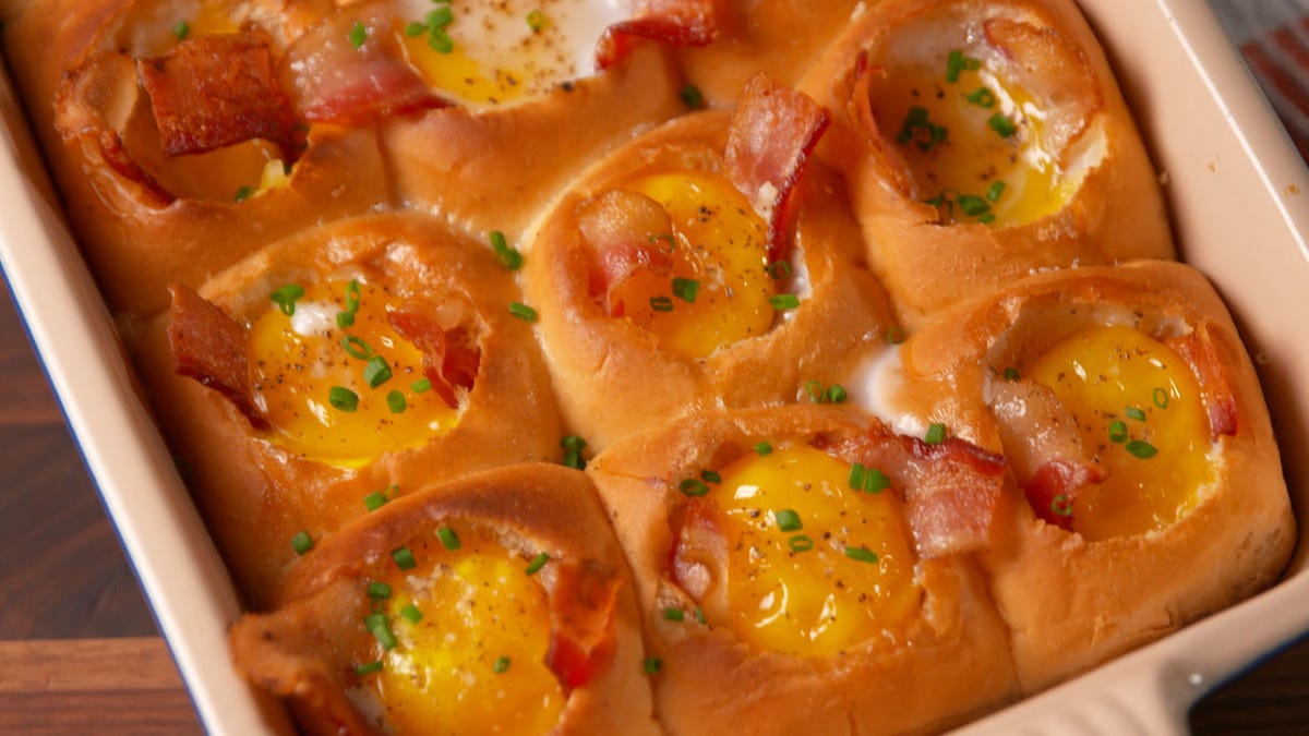 preview for This Is The Easiest Way To Make Egg-In-A-Hole For A Crowd!