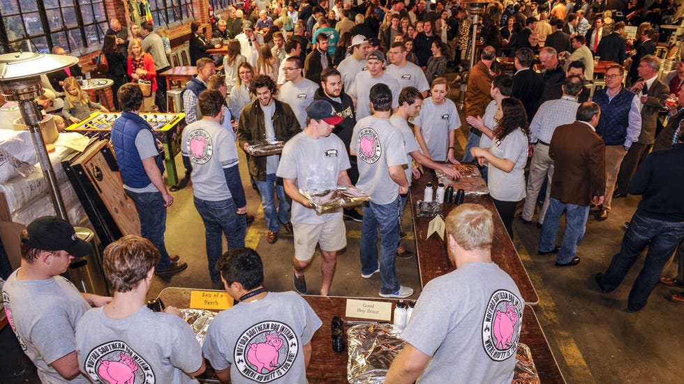 Arm, Crowd, Chair, Audience, Marketplace, Market, Customer, Trade, Backpack, Fan, 