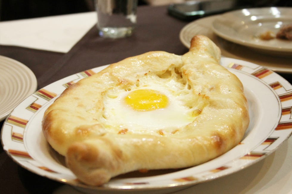 khachapuri adjaruli