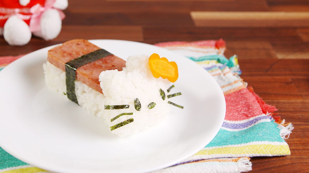preview for This Kit Turns Your Lunch Into Hello Kitty!