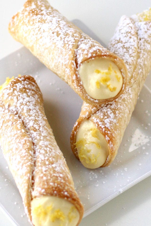 Food, Cuisine, Cannoli, Dish, Ingredient, Baked goods, Cheese roll, Pastry, Dessert, Palatschinke, 