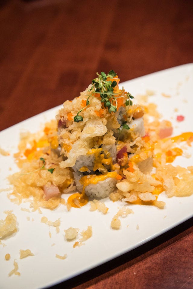 delish-disney-epcot-japan-volcano-roll