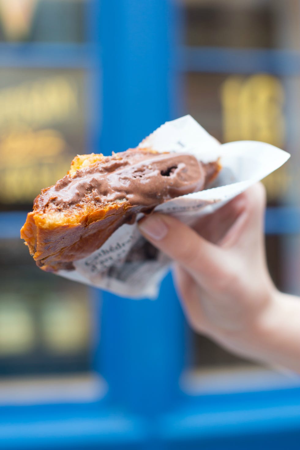 delish-disney-epcot-france-brioche-gelato