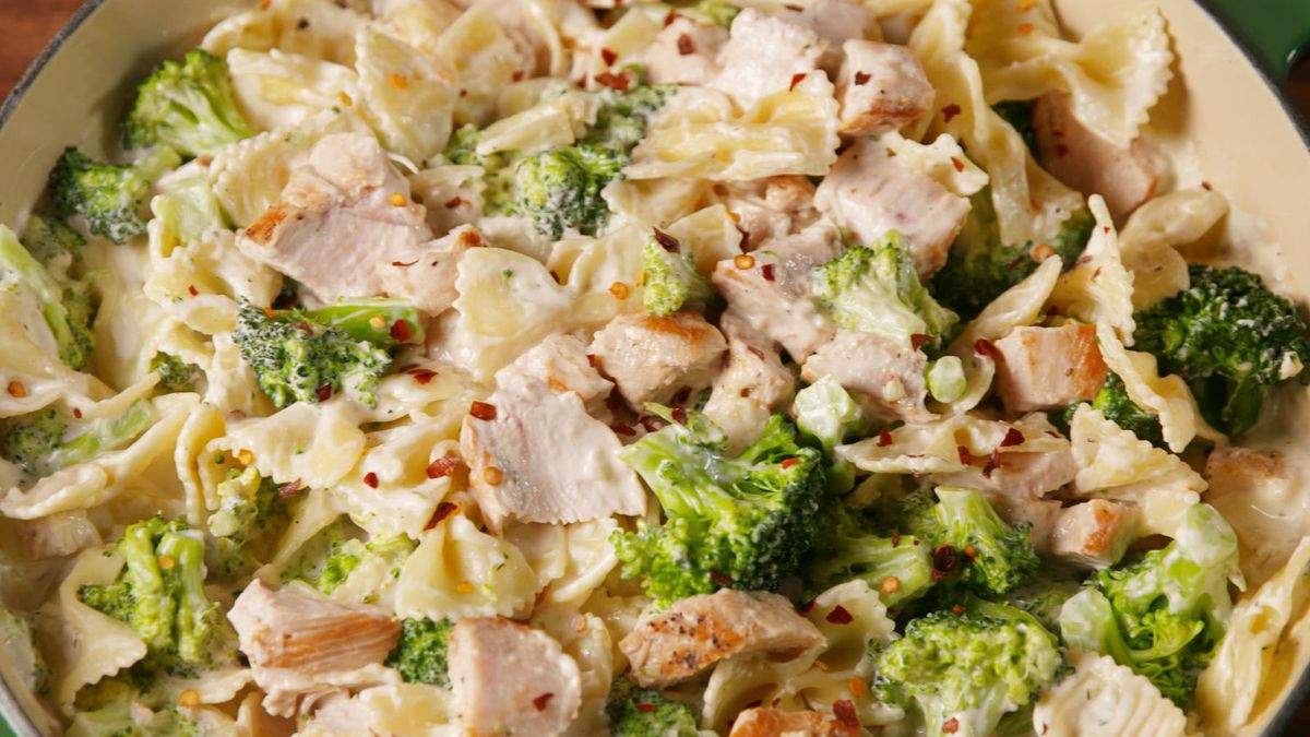 preview for Chicken & Broccoli Bowties Uses the Best Low-Fat Cooking Hack!