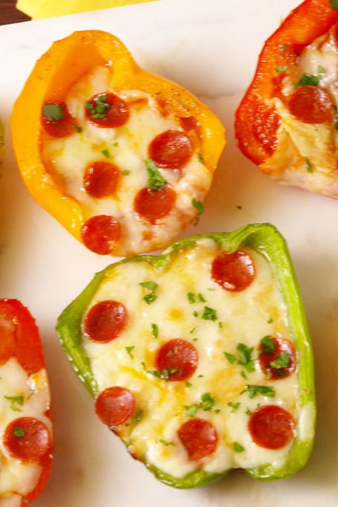 https://hips.hearstapps.com/del.h-cdn.co/assets/17/07/480x719/gallery-1487199860-delish-mini-pepper-pizzas-pin-2.jpg?resize=980:*