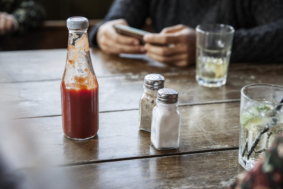 Fluid, Liquid, Ingredient, Bottle, Ketchup, Drinkware, Sauces, Condiment, Glass, Tomato sauce, 