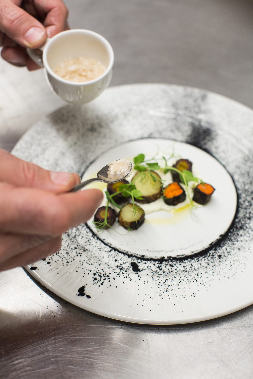 Finger, Dishware, Serveware, Food, Ingredient, Hand, Nail, Recipe, Bowl, Cuisine, 