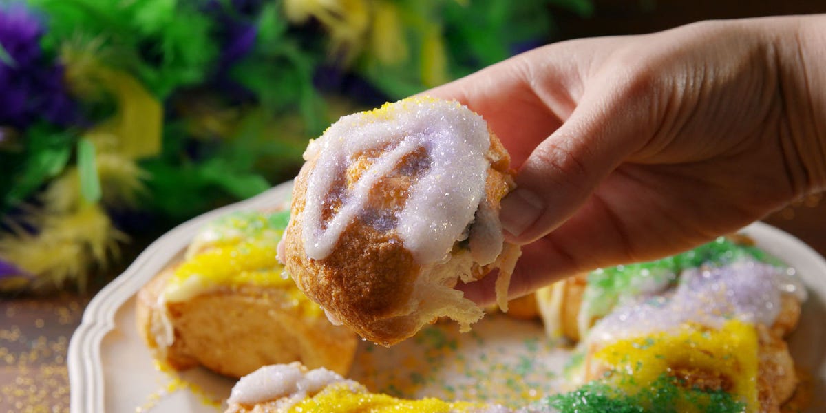 This Crescent Roll King Cake Will Disappear In SECONDS On Mardi Gras