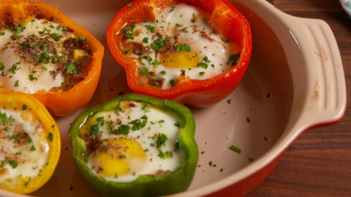 preview for This Low-Carb Pepper Egg-In-A-Hole Will Fill You Up Without Weighing You Down!