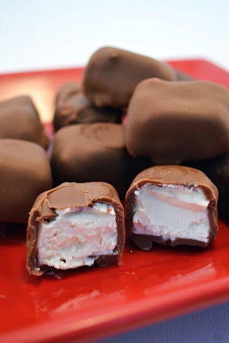 Food, Cuisine, Marshmallow, Chocolate, Dominostein, Ingredient, Dish, Confectionery, Dessert, Praline, 