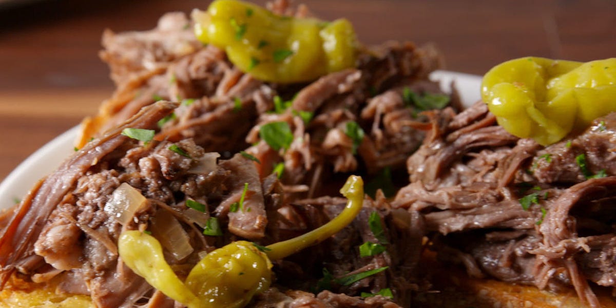 Slow Cooker Barbacoa Brisket It doesn't get much easier than this Provençal chicken dinner: Scatter chopped onions in the bottom of the slow cooker, top with chicken thighs, place a lemon slice on each and toss in pitted, green olives, a dash of white-wine vinegar, some dried herbs and chicken stock.