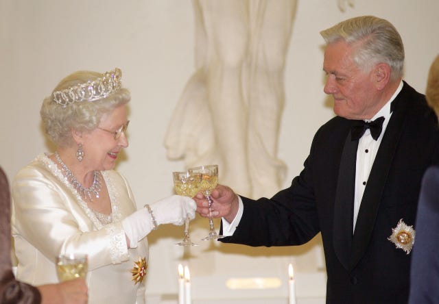 queen elizabeth champagne