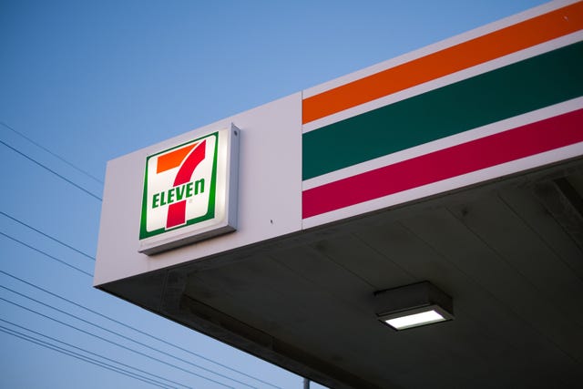Flag, Line, Logo, Font, Architecture, Display advertising, Signage, Gas, Brand, Building, 