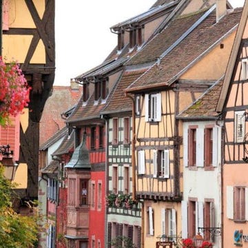Neighbourhood, House, Town, Building, Property, Architecture, Home, Street, Human settlement, Facade, 