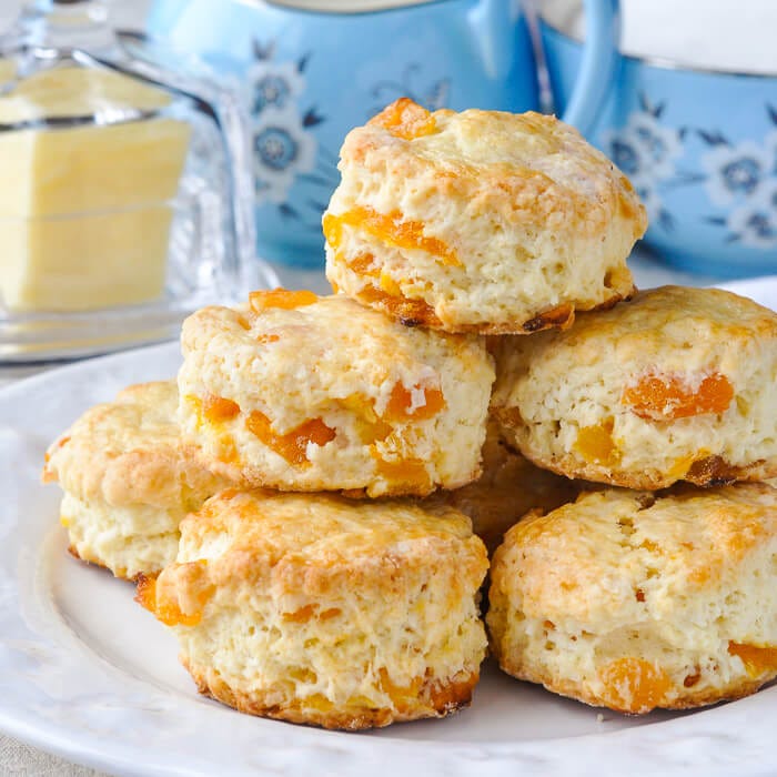 Food, Cuisine, Serveware, Dishware, Finger food, Dish, Ingredient, Plate, Recipe, Snack, 