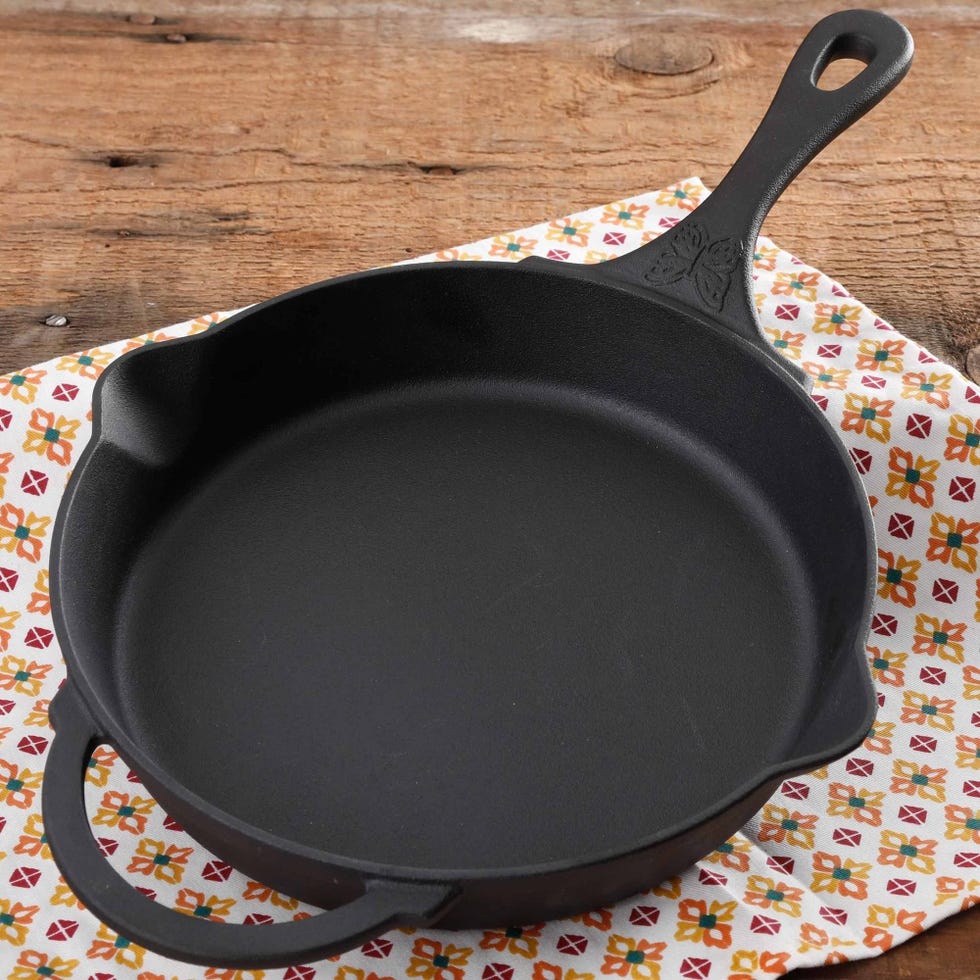 Frying pan, Cookware and bakeware, Iron, Metal, Sauté pan, Tableware, 