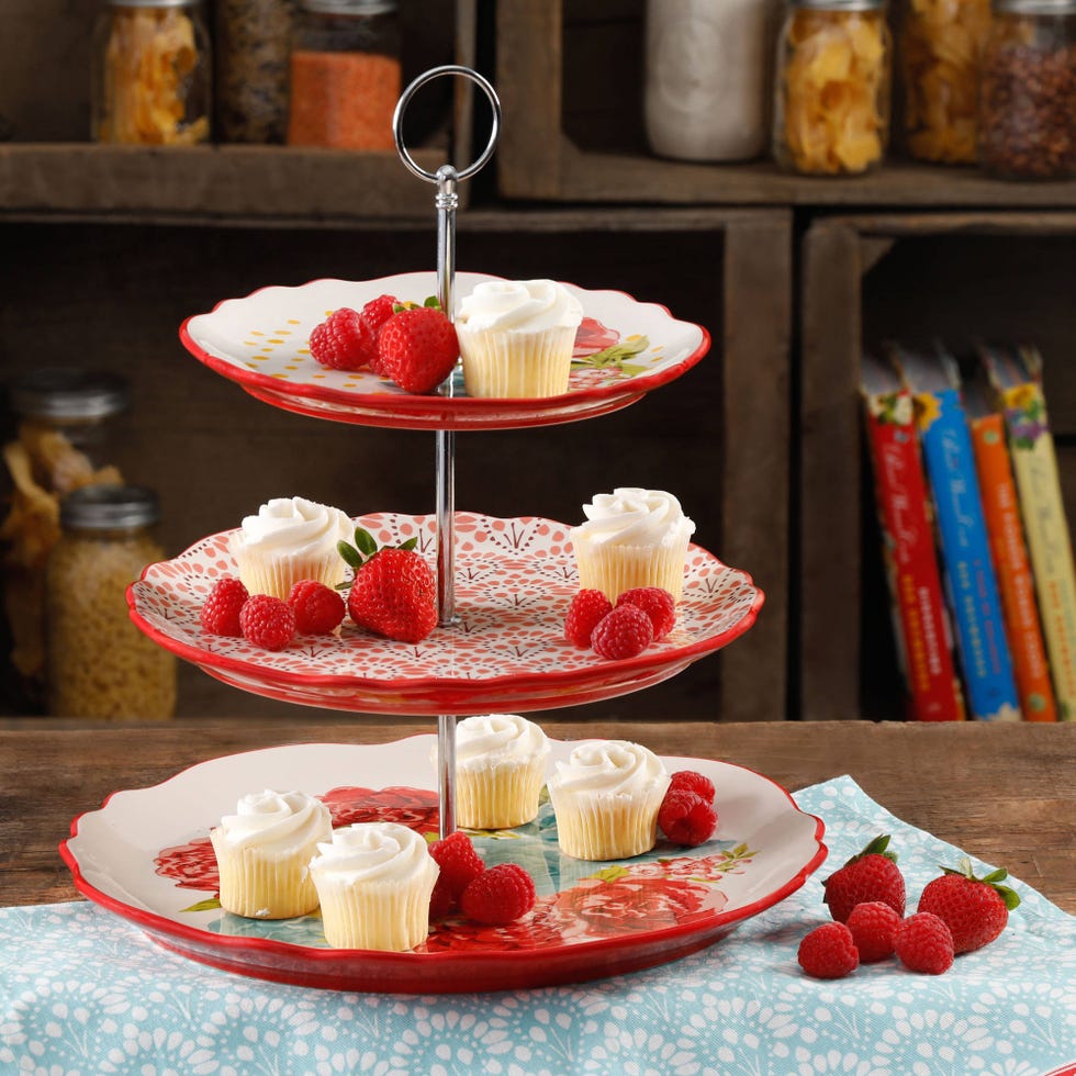 Food, Dishware, Plate, Cuisine, Platter, Dessert, Tableware, Dish, Sweetness, Serveware, 