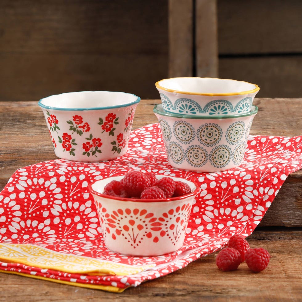 Cup, Tableware, Cup, Porcelain, Drinkware, Serveware, Coffee cup, Saucer, Teacup, Dishware, 