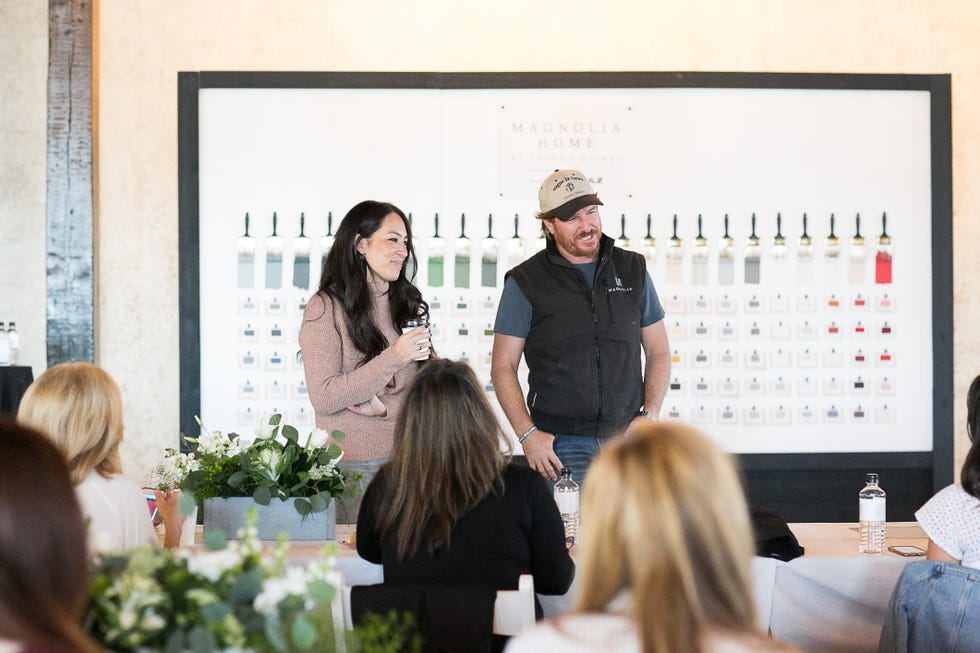 Hair, Sharing, Conversation, Customer, Fedora, Flower Arranging, Floristry, Collaboration, Floral design, Whiteboard, 