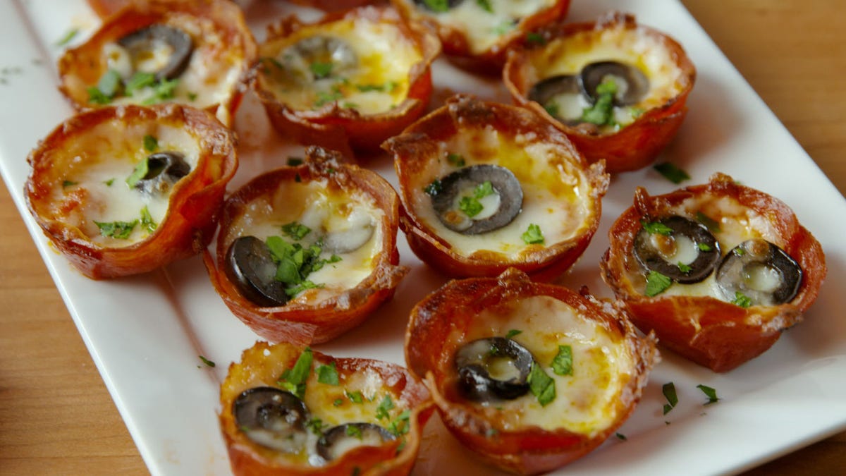 Video player poster image preview for These Low-Carb Pizza Pepperoni Bites Use Pepperoni in a Genius Way!