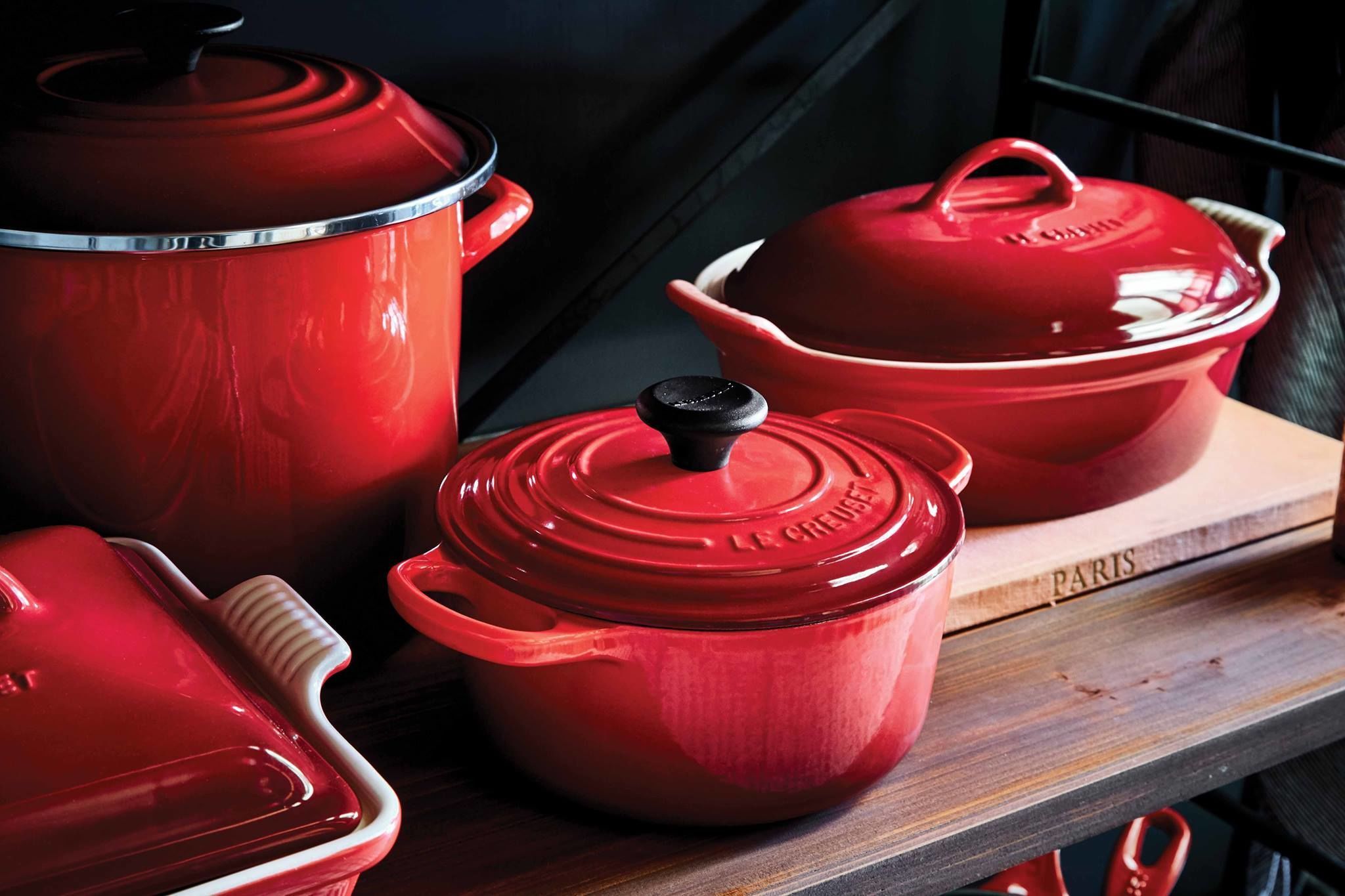 how to pronounce le creuset        
        <figure class=