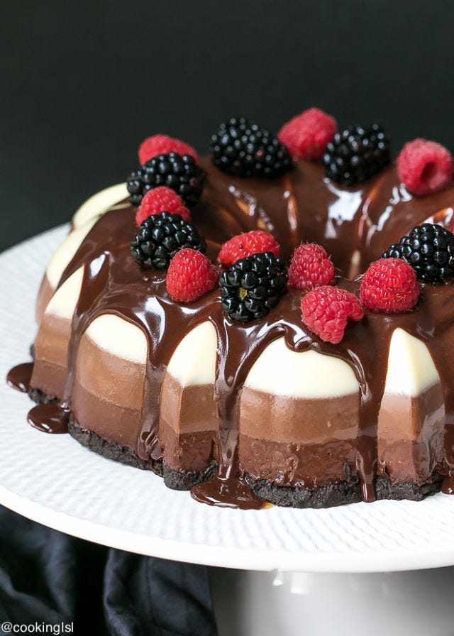 Food, Cake, Chocolate cake, Dessert, Frozen dessert, Chocolate, Dish, Cuisine, Flourless chocolate cake, Berry, 