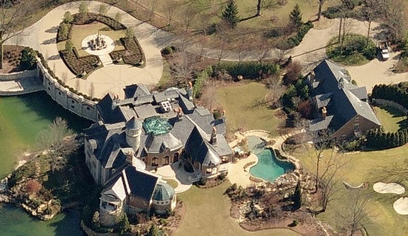Landscape, Aerial photography, Land lot, Bird's-eye view, Estate, Tourist attraction, Mansion, Resort town, Resort, Village, 
