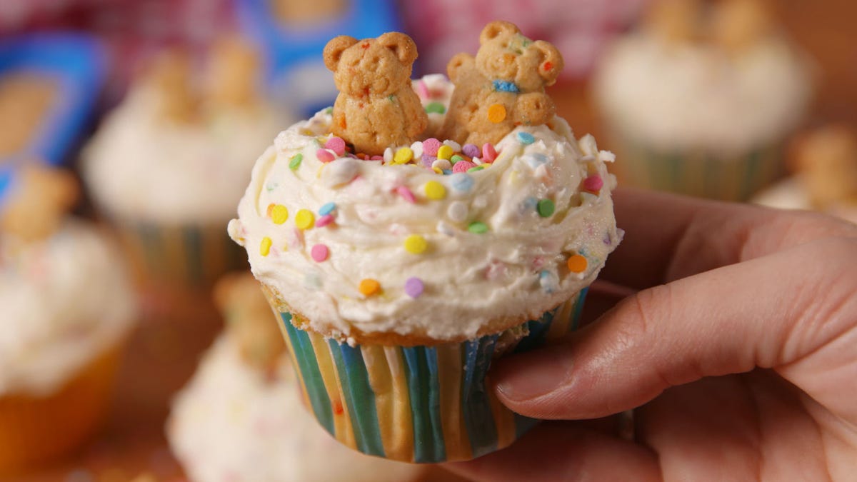 Video player poster image preview for Dunkaroo Cupcakes are the Most Genius Way to Bring Your Favorite Food Back to Life!