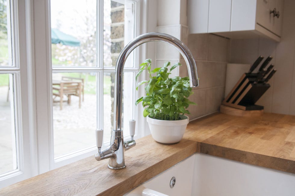chrome sink faucet
