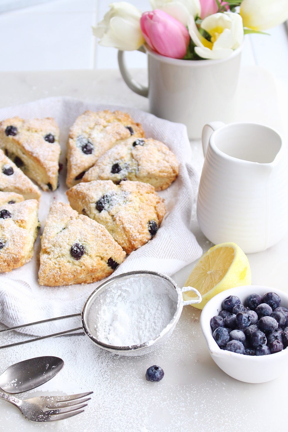 Food, Dish, Breakfast, Ingredient, Cuisine, Dessert, Meal, Berry, Scone, Baked goods, 