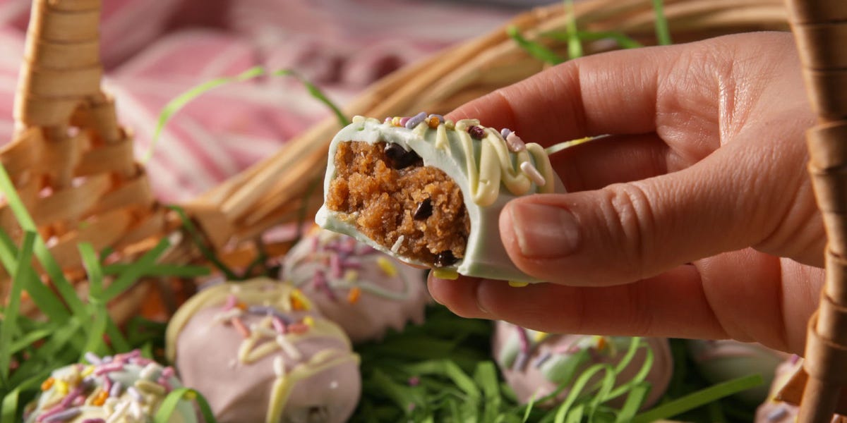 Cookie Dough Easter Eggs Are Adorable & Super Festive