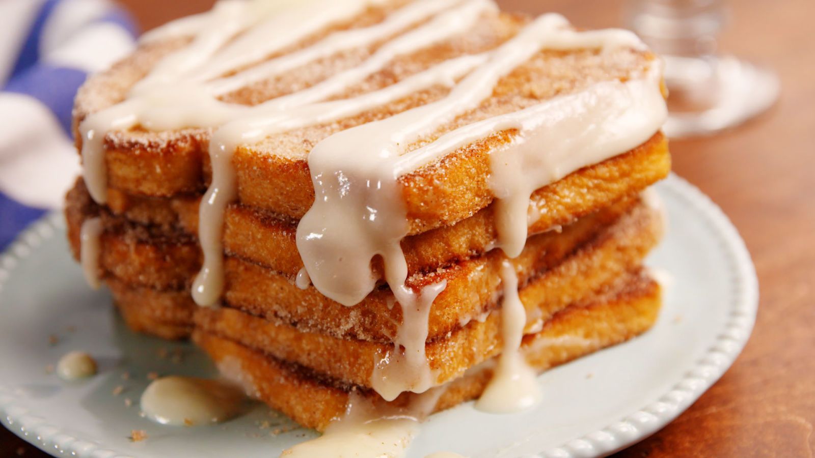 French Toast Recipe (with Video) - Yummieliciouz