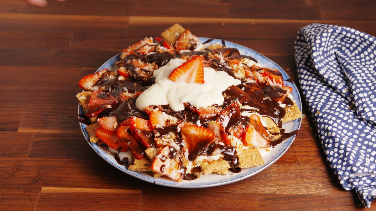 Cheesecake Nachos = The Ultimate Dessert Shortcut