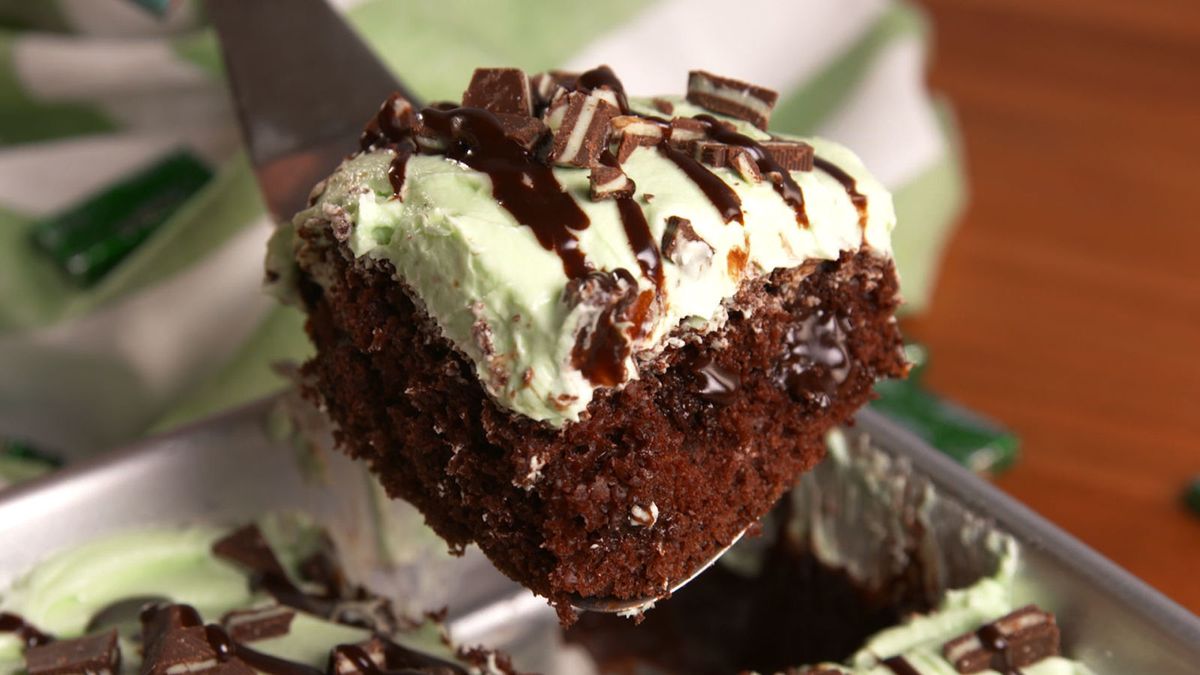 preview for This Grasshopper Poke Cake Proves Mint And Chocolate Are The Perfect Duo
