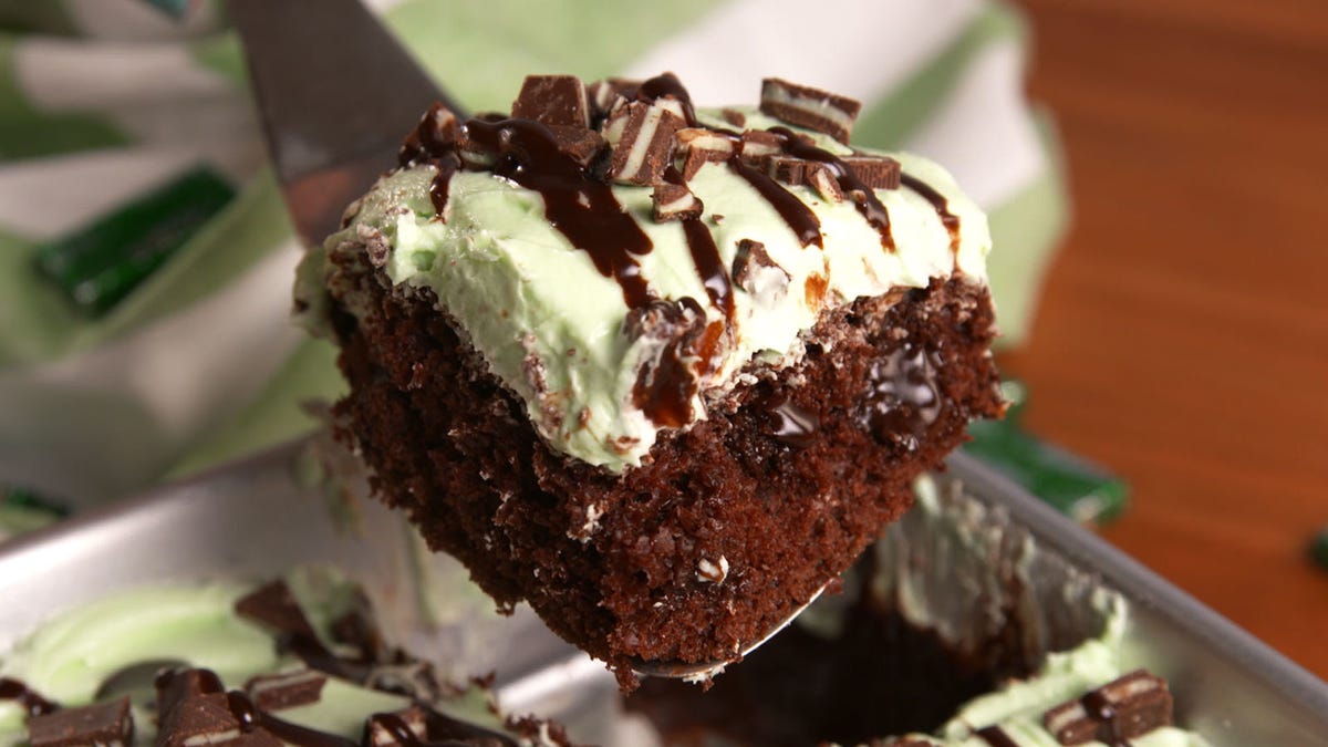 Video player poster image preview for This Grasshopper Poke Cake Proves Mint And Chocolate Are The Perfect Duo