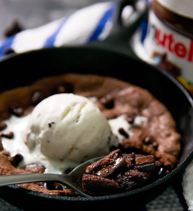 Deep Dish Nutella Skillet Cookie