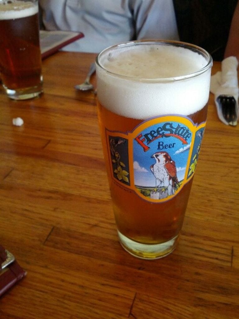 Drink, Beer, Beer glass, Alcoholic beverage, Pint glass, Ale, Lager, Wheat beer, Pint, Bia hơi, 