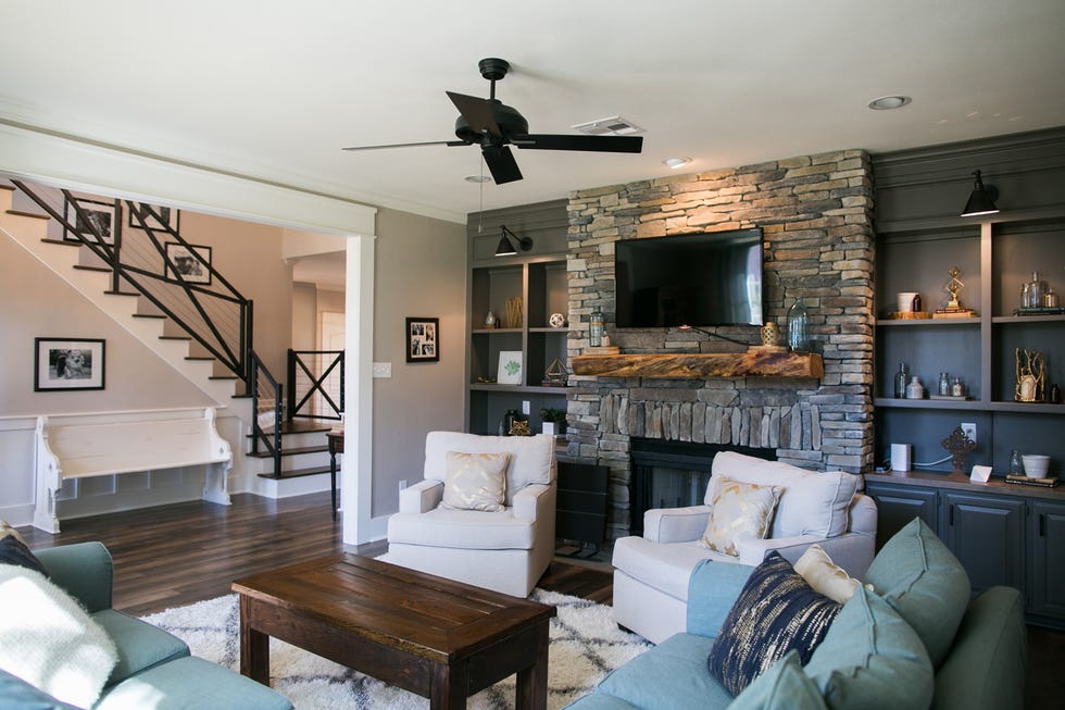 Living room, Room, Furniture, Property, Interior design, Ceiling fan, Building, Wall, Home, Ceiling, 