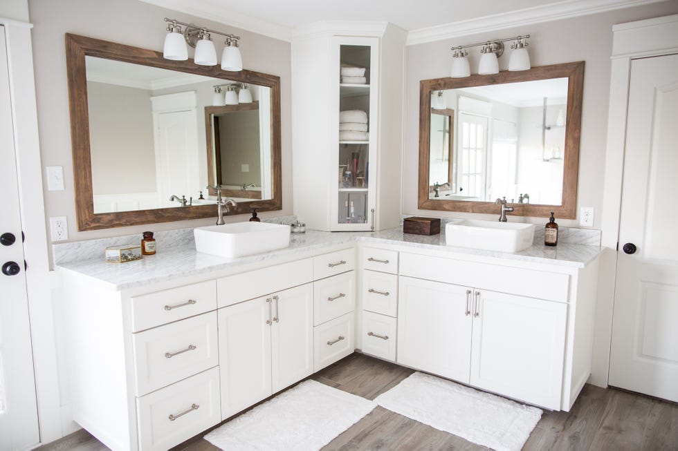 Room, Bathroom, Furniture, Bathroom cabinet, Property, Cabinetry, Sink, Interior design, Bathroom accessory, Floor, 