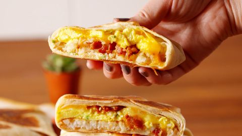 Cooking Breakfast Crunchwrap Supreme Video — Breakfast Crunchwrap ...