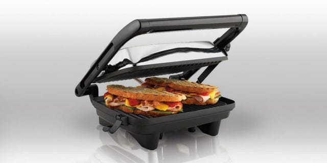 Cuisine, Food, Meal, Recipe, Cookware and bakeware, Dish, Ingredient, Fast food, Cooking, Kitchen appliance accessory, 