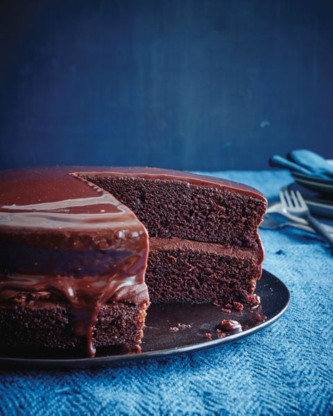 Best Chocolate Fudge Cake Recipe - How To Make Easy Chocolate Cake
