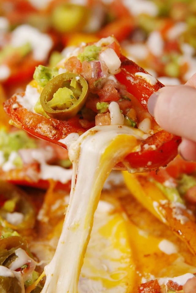 https://hips.hearstapps.com/del.h-cdn.co/assets/17/16/640x958/gallery-1492701127-delish-bell-pepper-nachos-pin-2.jpg?resize=980:*