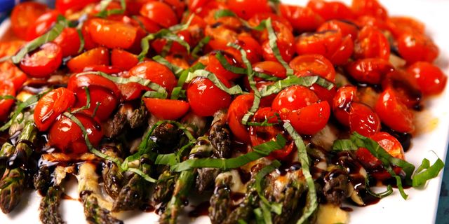 https://hips.hearstapps.com/del.h-cdn.co/assets/17/18/1600x800/landscape-1493754992-delish-caprese-asparagus-3.jpg?resize=640:*