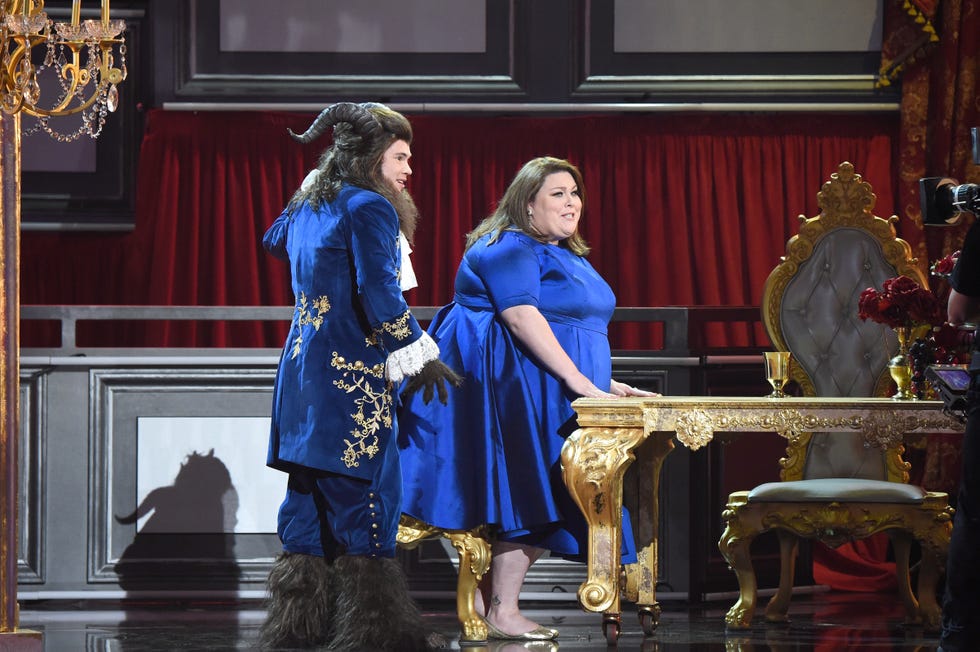 Stage, Drama, heater, Interior design, Costume design, Scene, Light fixture, Chandelier, Acting, Curtain, 