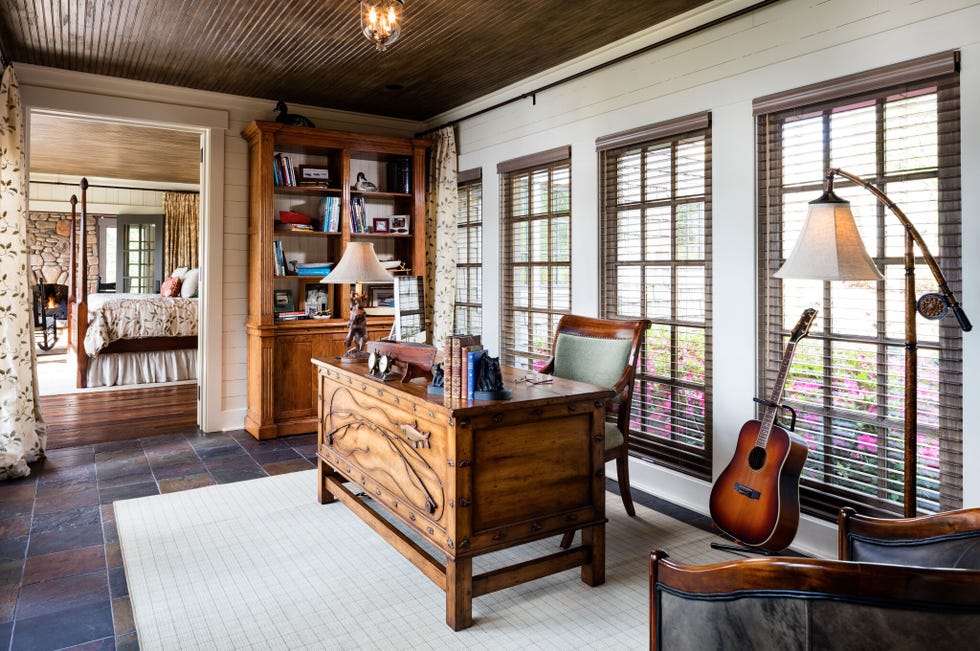 Room, Property, Building, Interior design, Living room, House, Furniture, Home, Real estate, Ceiling, 