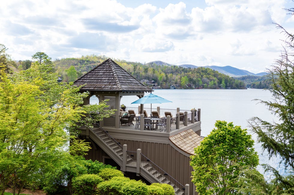 Water, Lake, Property, Tree, Reservoir, House, Wilderness, Sky, River, Architecture, 