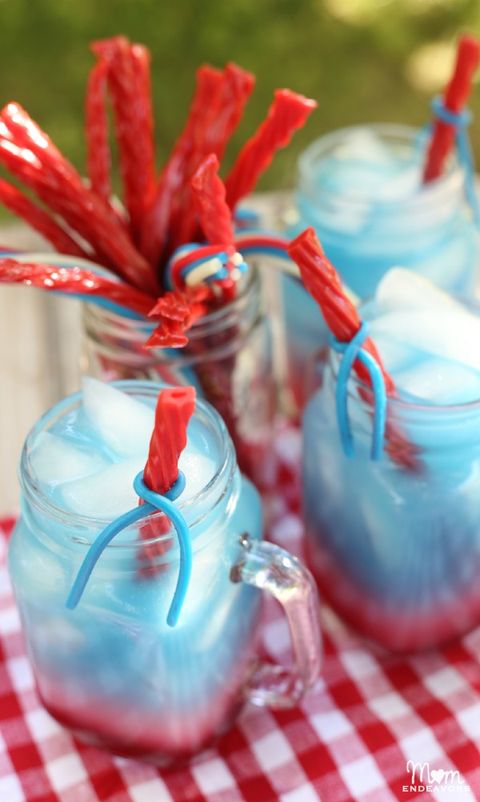 Candy cane, Food, Straw, Drink, Party favor, Punch, Drinking straw, Christmas, Polkagris, Confectionery, 