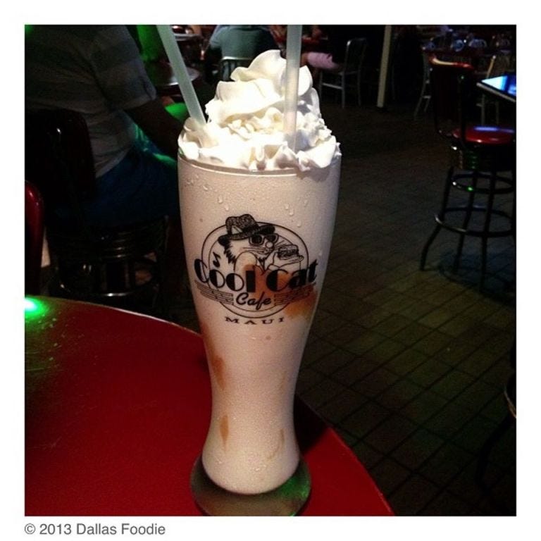 Whipped cream, Cream, Food, Milkshake, Ice cream, Drink, Frappé coffee, Dessert, Frozen dessert, Dairy, 